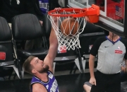 米兰体育入口-篮网大胜黄蜂，全队表现出色