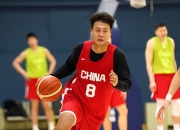 米兰体育官网-男篮联赛球员的技术风采让人眼前一亮