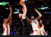 米兰体育入口-热火击败骑士，豪取十二连胜