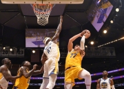 米兰真人-勇士战胜湖人，湖人不敌勇士