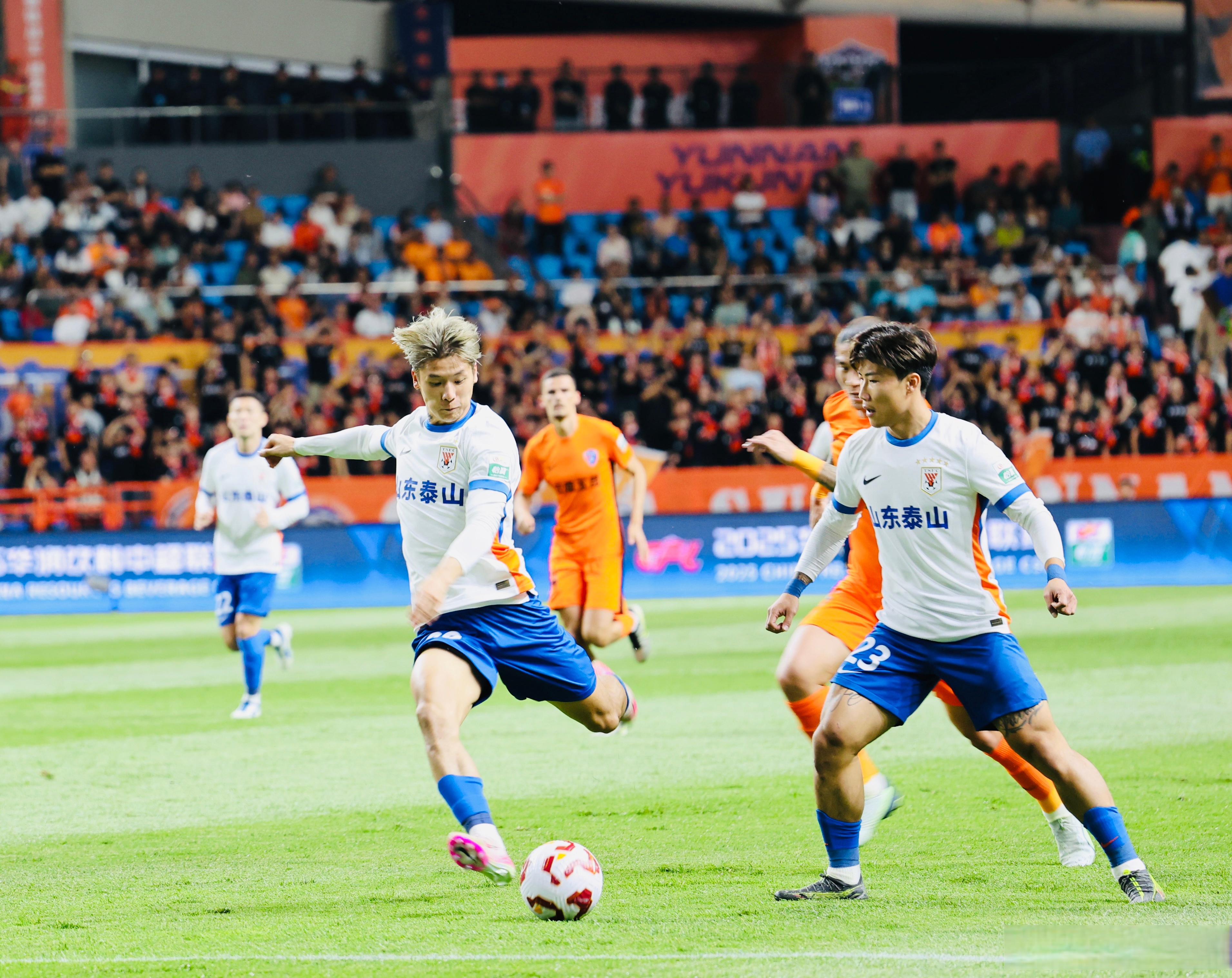 比赛现场异常火爆，精彩不容错过