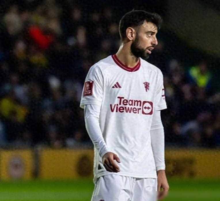 曼联客场失利,冠军奢望渐远的简单介绍 曼联客场失利,冠军奢望渐远的简单介绍