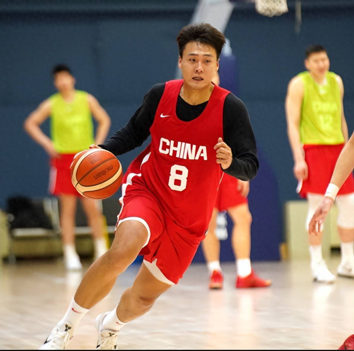 男篮联赛球员的技术风采让人眼前一亮 男篮联赛球员的技术风采让人眼前一亮