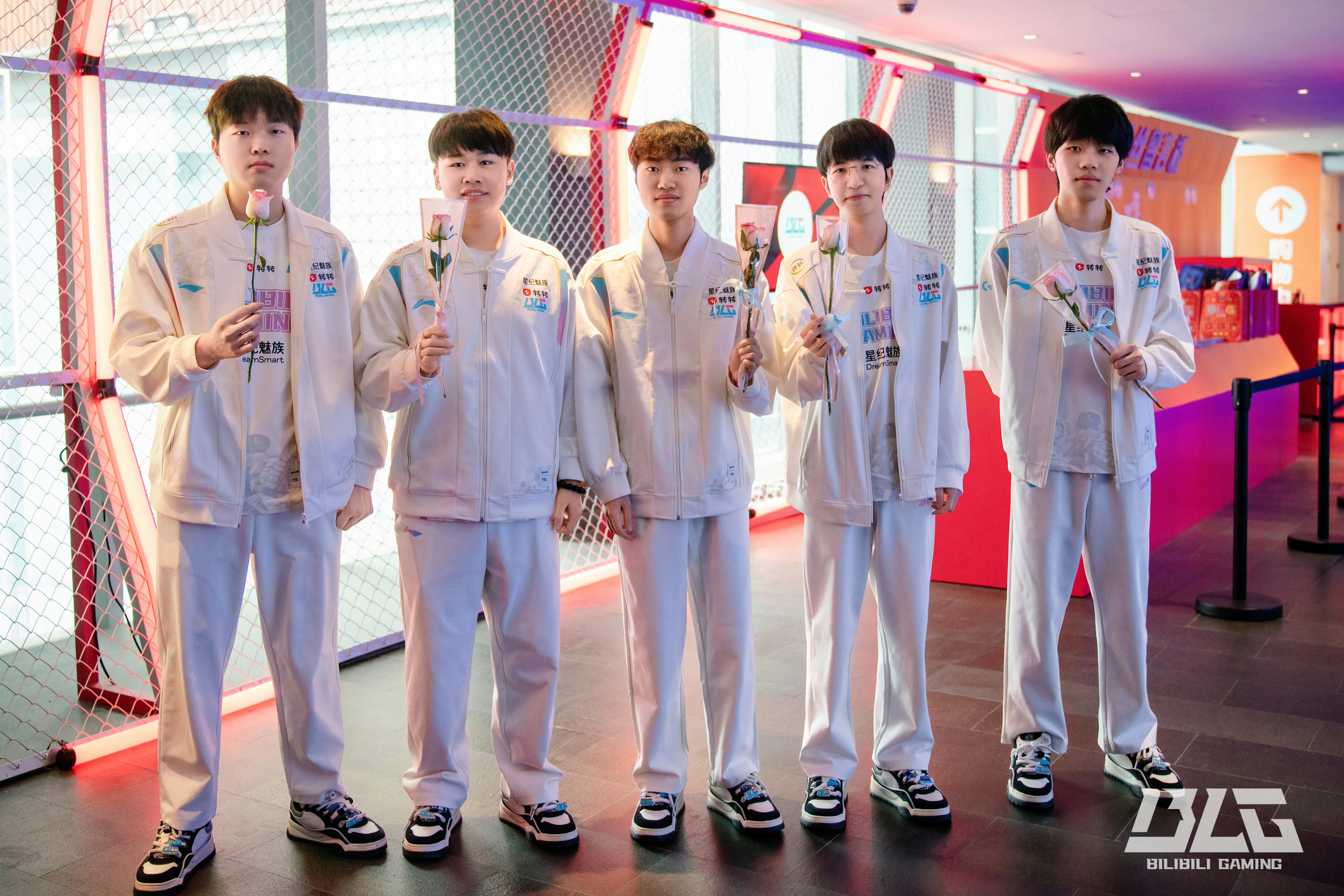 关于BLG血洗WBG，Xiaohu单局斩获MVP鏖战多局八强赛，强势挺进下一轮的信息