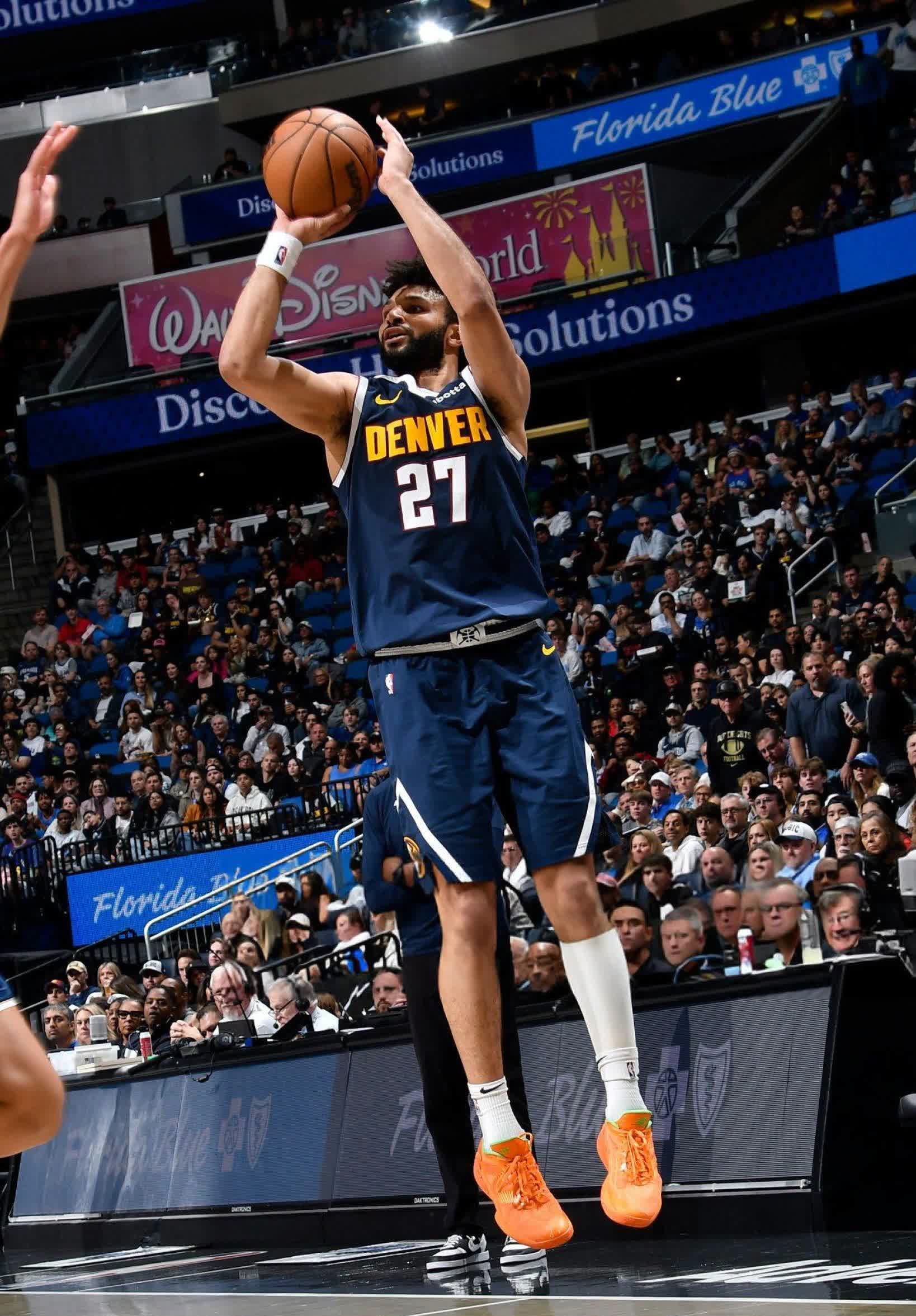 关于人客场击败魔术，保持东部前八位置的信息