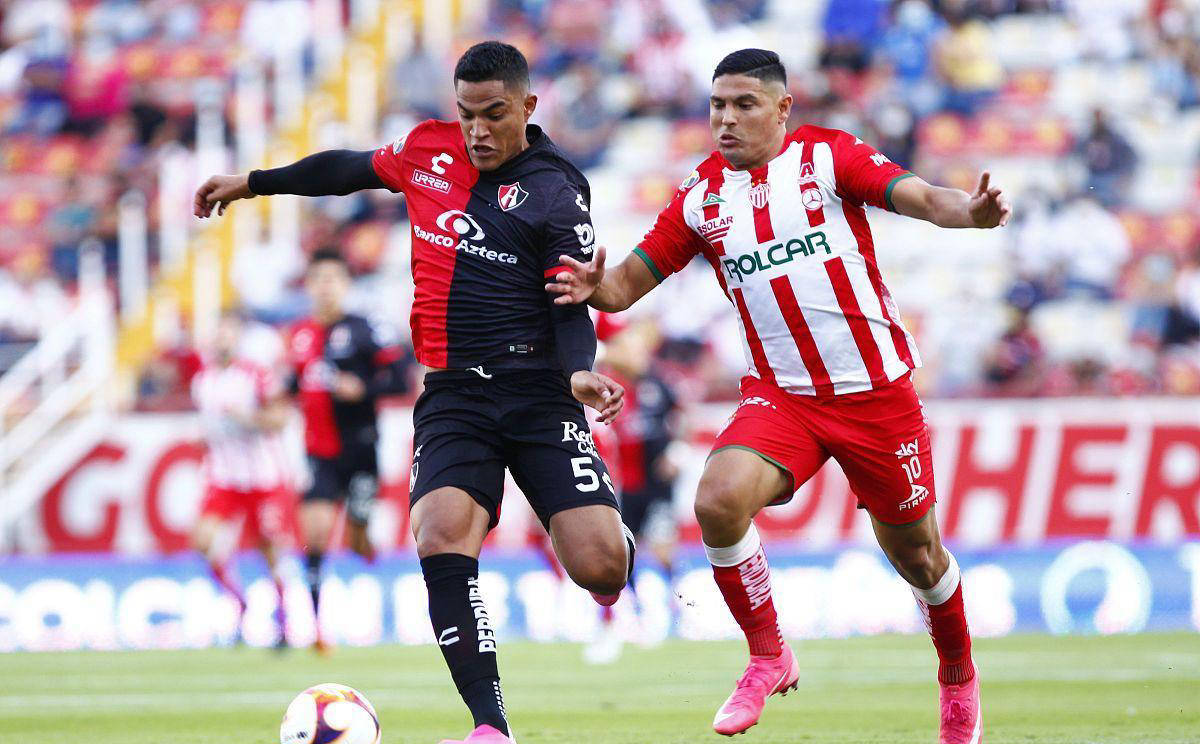 乌拉圭前锋入选本赛季最佳阵容 乌拉圭前锋入选本赛季最佳阵容