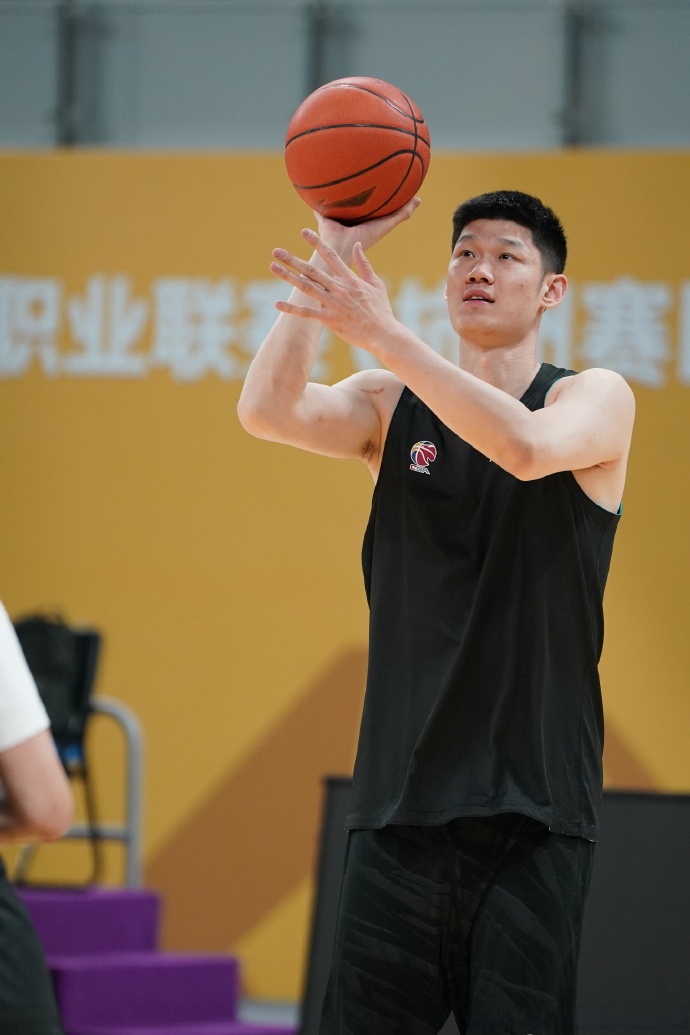 CBA新赛季火爆开战，球队备战精神飙升