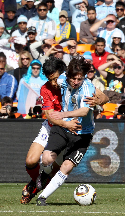 一场重要比赛即将展开,球迷蠢蠢欲动 一场重要比赛即将展开,球迷蠢蠢欲动