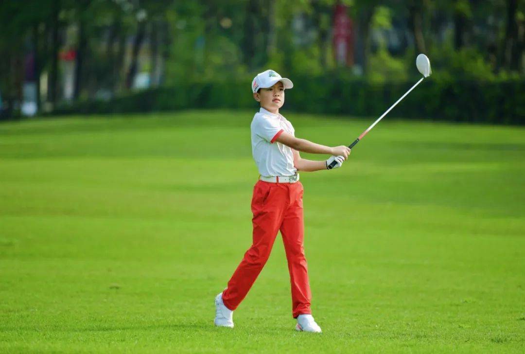 高尔夫大赛精彩纷呈运动员风采尽显 高尔夫大赛精彩纷呈运动员风采尽显