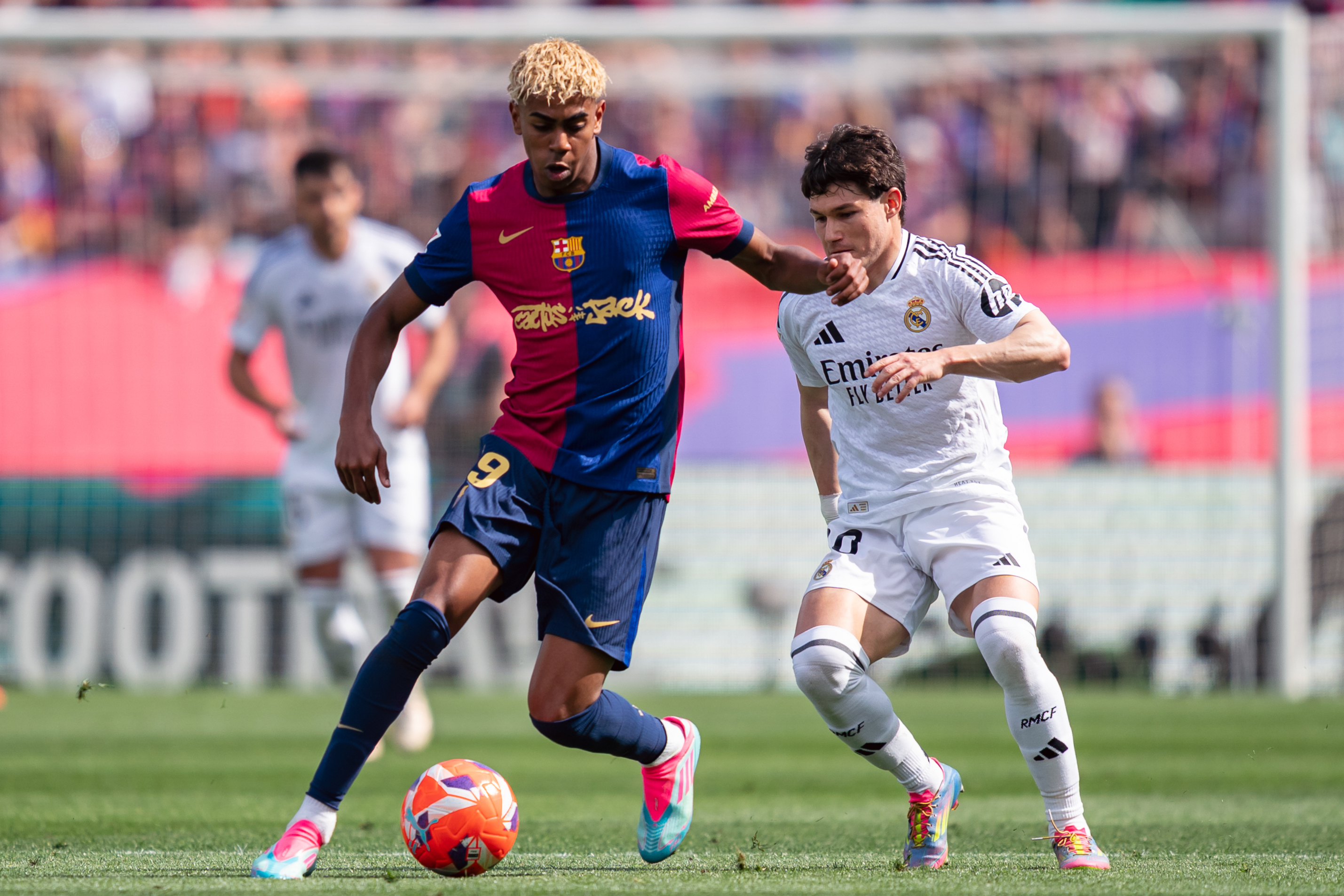 西甲豪门争夺冠军，大胜对手取得胜利