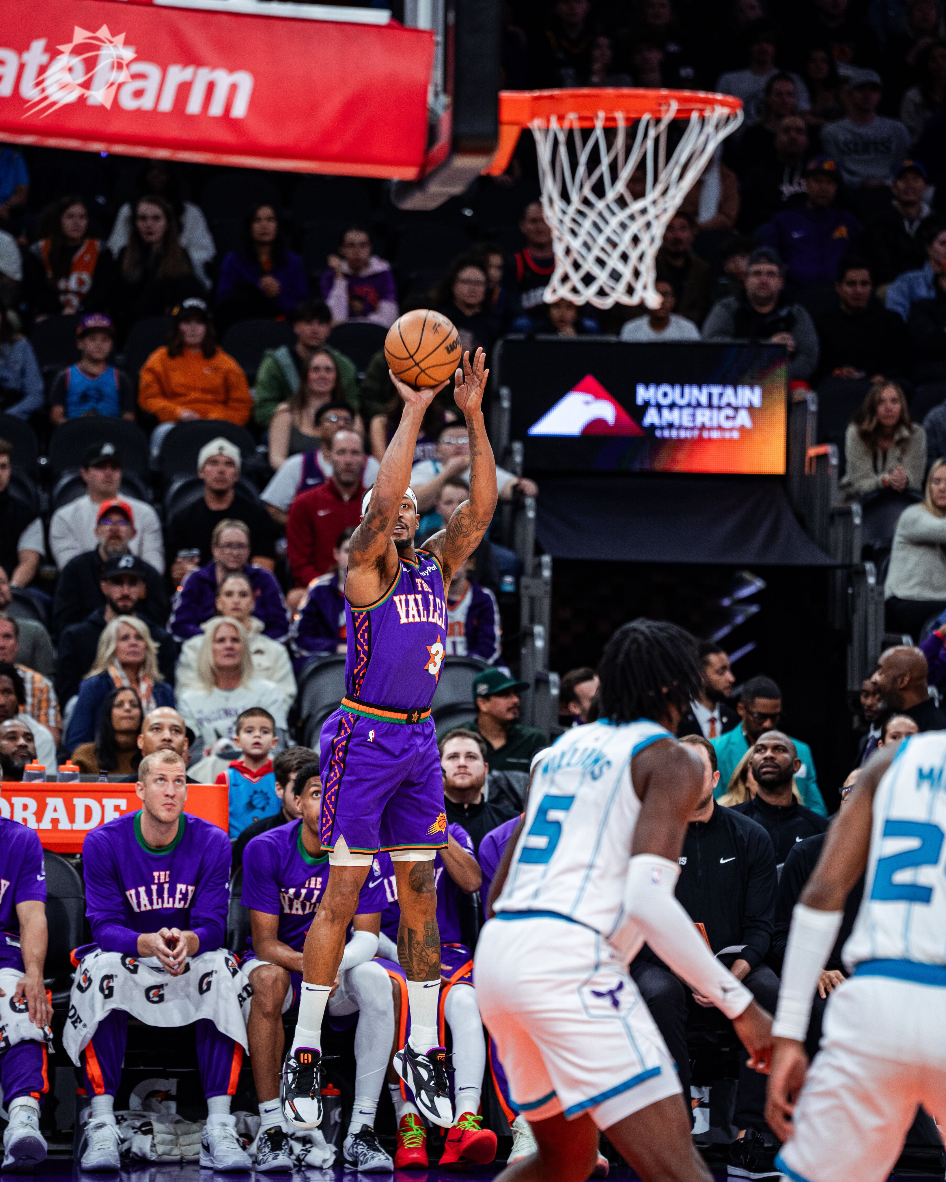 黄蜂击败老鹰取得三连胜的简单介绍