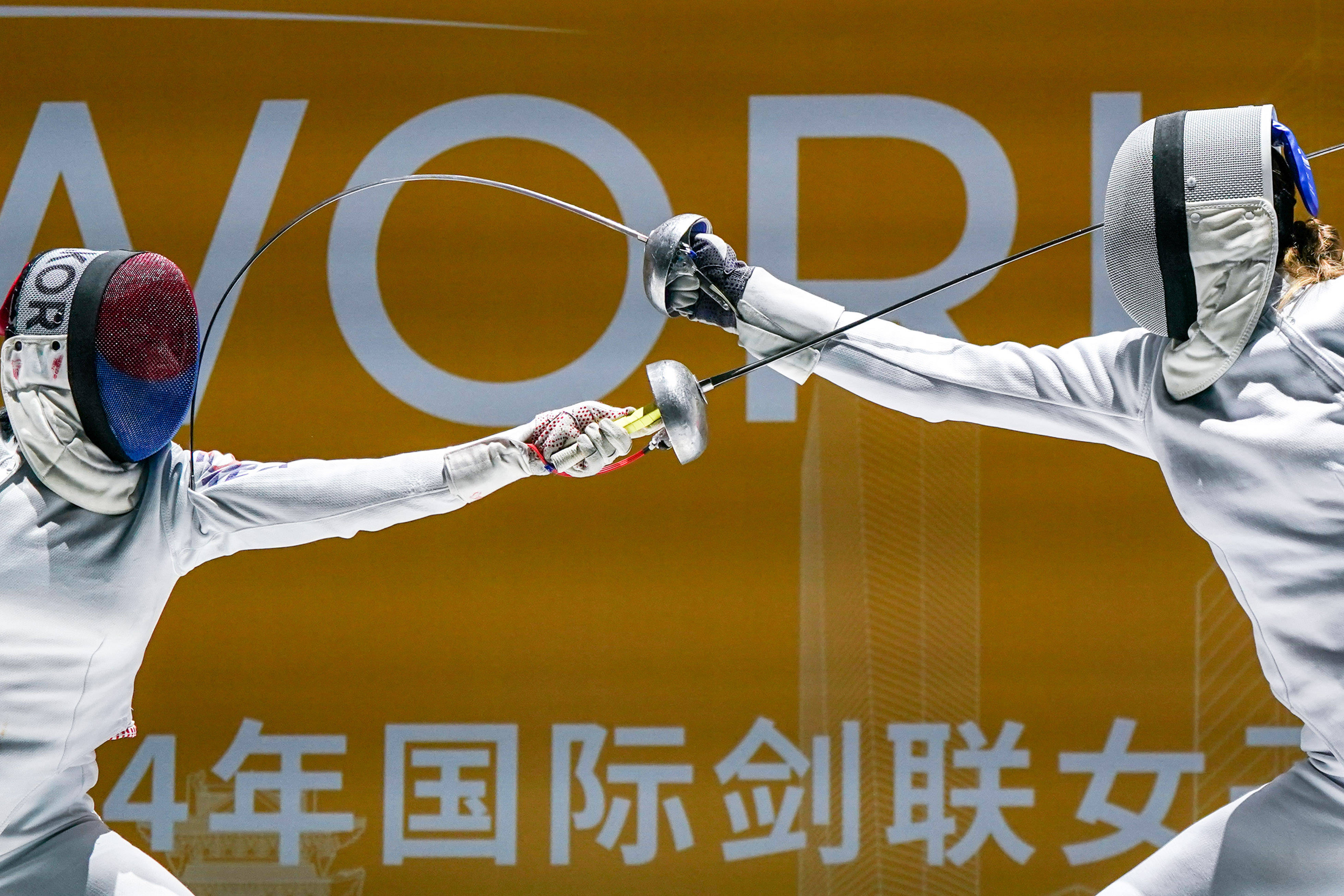 日本选手佐藤妃提亚运会击剑女子重剑金牌