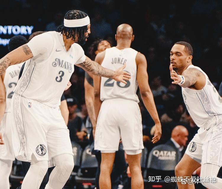 爵士大胜独行侠,继续领跑西部 爵士大胜独行侠,继续领跑西部