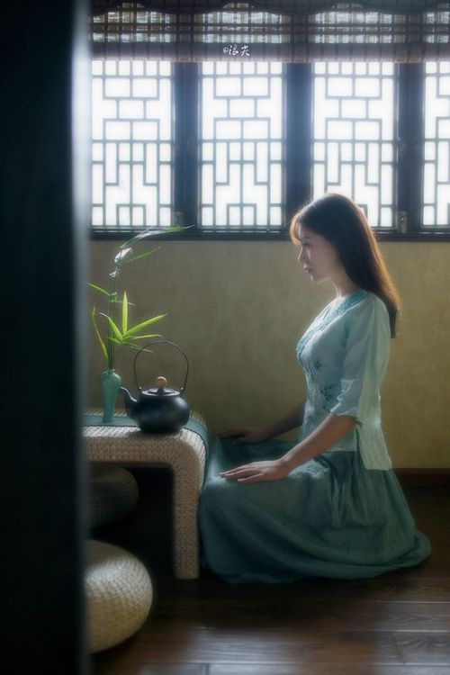 舞台越大越强，弗拉霍维奇在F1新赛季揭幕战之夜的闪耀时刻